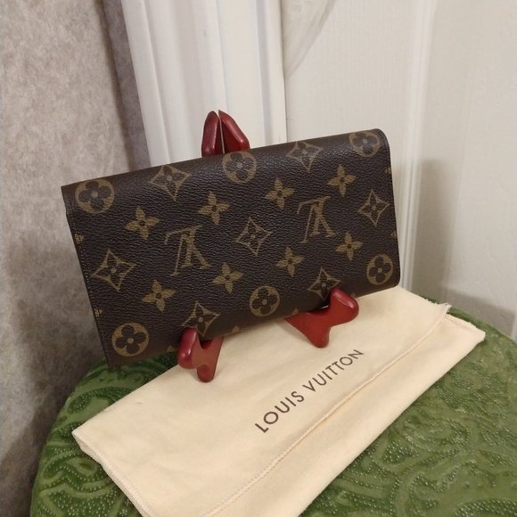 Louis Vuitton Sarah Monogram Wallet - Picture 2 of 16